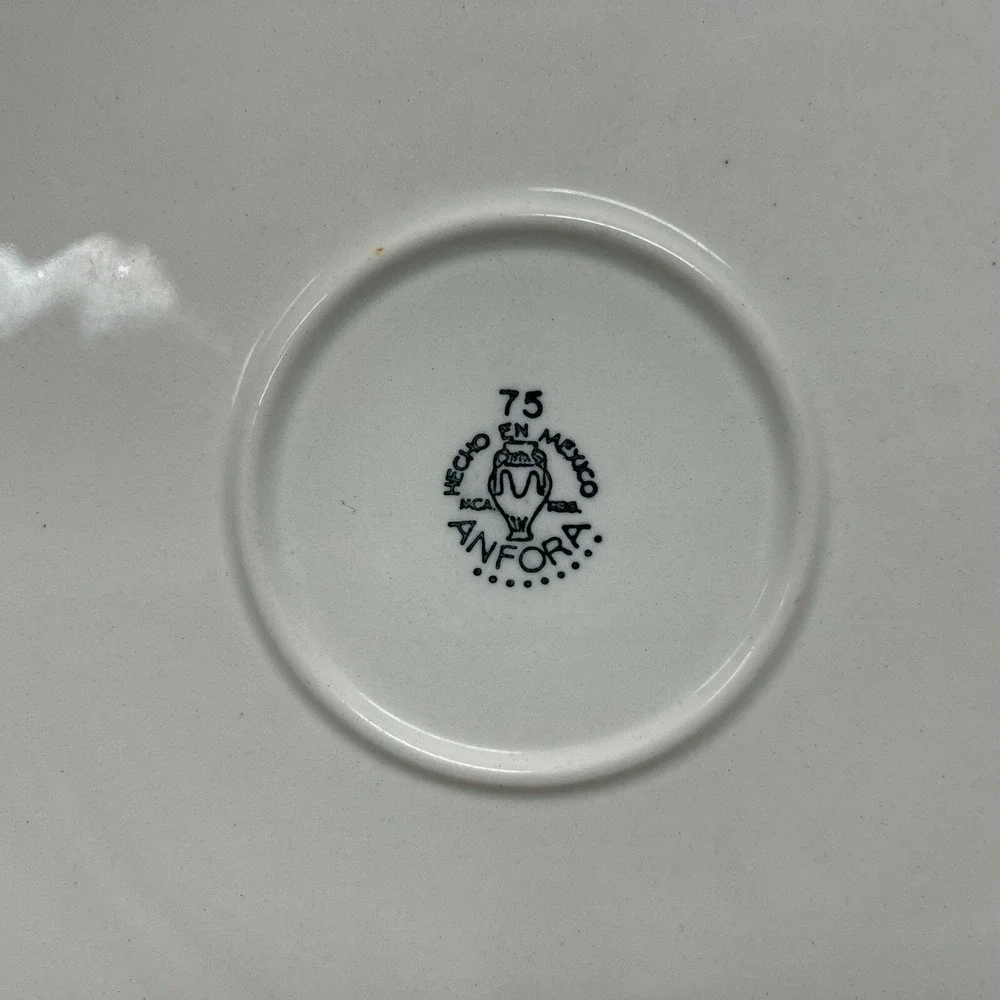 Vintage Anfora Mexico Dinner Plates White Red Green 9 1/2